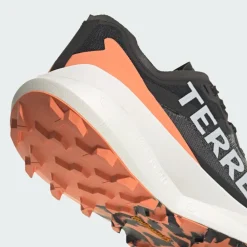 Outlet Chaussures de trail Terrex Agravic Speed W Core Black Grey One Amber Tint Femme Chaussures Trail Femme