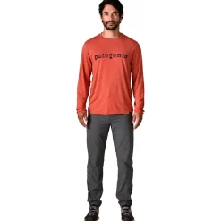 T-Shirt Randonnée<Patagonia Tee-shirt de rando M's L/S Capilene® Cool Daily Graphic 73 Text Logo Potters Red X Dye